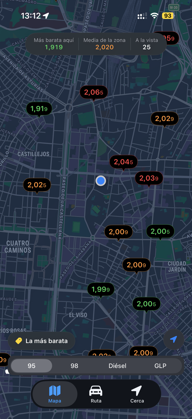 Mapa de Madrid con el precio de cada gasolinera escrito sobre el mapa; en verde las baratas, en rojo las caras.